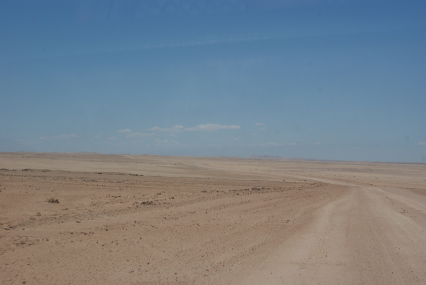 01  die fahrt durch die namib.jpg